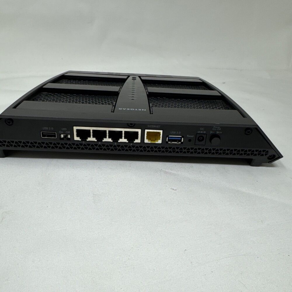 NETGEAR Nighthawk X6S Smart WiFi Router (R8000P) AC4000 Tri-Band - Picture 3 of 6